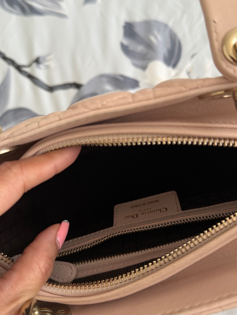 Lady Dior medium Quilted Satchel in Blush Pink with Gold Hardware. Sale price ! - Picture 5 of 13